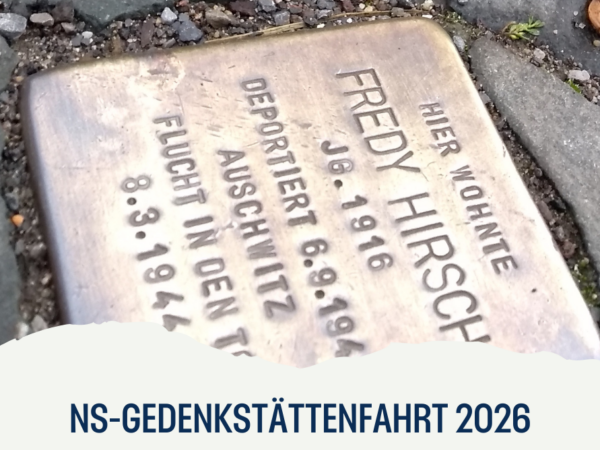 Stoplperstein, der in den Boden eingelassen ist, mit Namen eines im Holocaust ermordeten Juden.